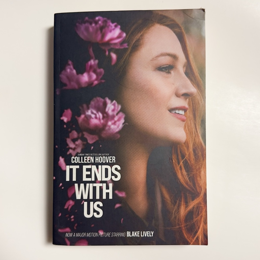 🎉 3 for $30 🎉 It Ends With Us Book by Colleen Hoover